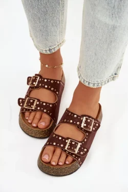 Moteriški šlepetės su auksiniais užsegimais ir sagomis, rudos spalvos „Tervina“