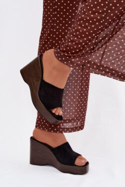 Moteriški platforminiai šlepetės Juodos Ravelia