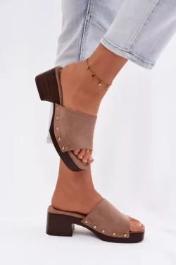 Moterų blokinio kulno sandalai tamsiai smėlio spalvos su auksiniais užsegimais Davessa