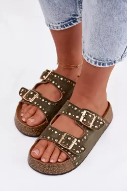 Moteriški plokšti tamsiai žali „Tervina“ šlepetės su auksiniais spaustukais ir kniedėmis