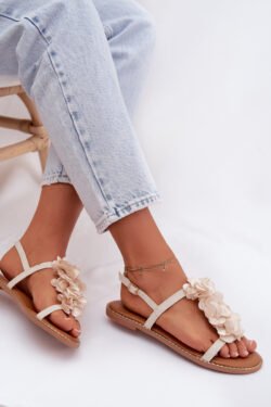 Moteriški plokšti sandalai su dekoratyviniais gėlių motyvais Jasnobeżowe Noemia