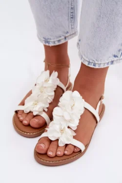Moteriški plokšti sandalai su dekoratyviniais gėlių motyvais, balti „Noemia“