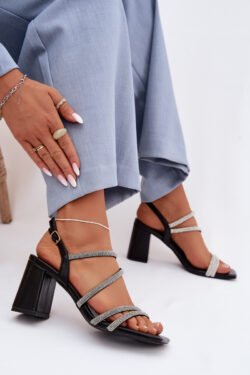 Moteriški sandalai su dirželiais ir dirbtiniais brangakmeniais Brelia