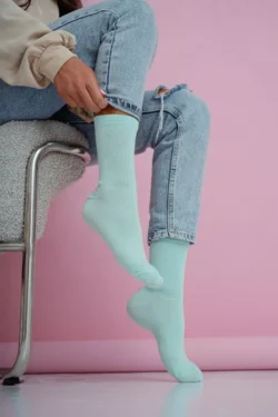 Moteriškos vienspalvės pastelinės mėtų spalvos kojinės