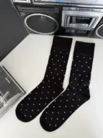 Vyriškos juodos kojinės su taškeliais