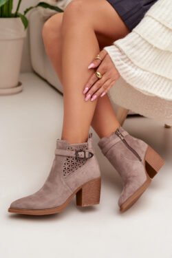 Moteriški perforuoti blokinio kulno bateliai su perforuotu raštu ir aukso spalvos sagtimi, tamsiai smėlio spalvos „Deloriah“