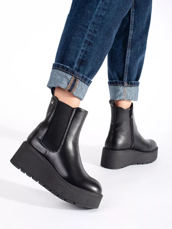 Juodi moterix161ki bateliai su kulnais 1