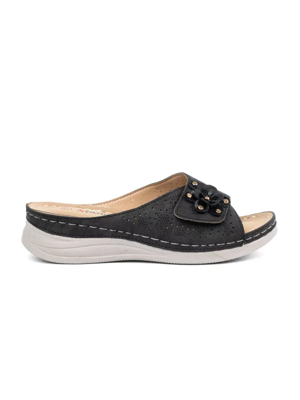 Juodos moterix161kos x161lepetx117s su gx117lix173 puox161yba