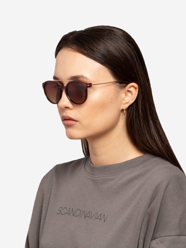 Moterix161ki stilingi rudi akiniai nuo saulx117s
