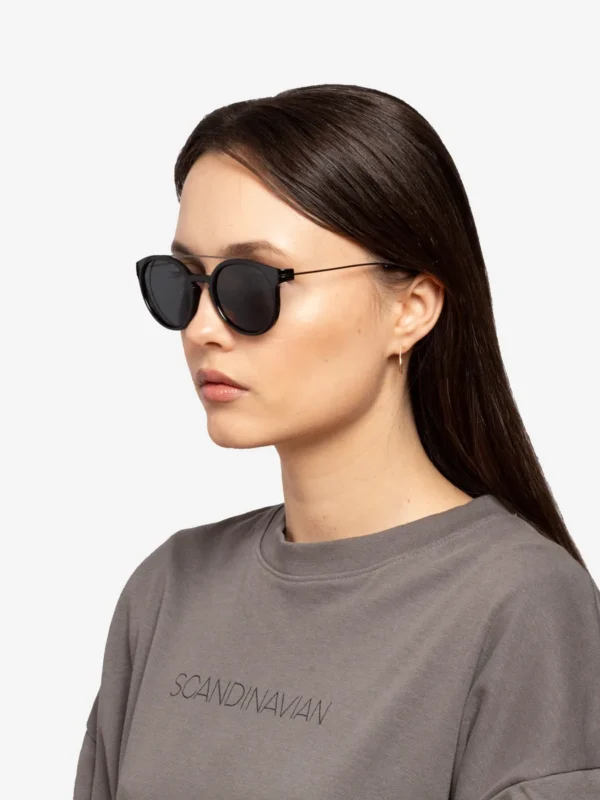Stilingi juodi moterix161ki akiniai nuo saulx117s